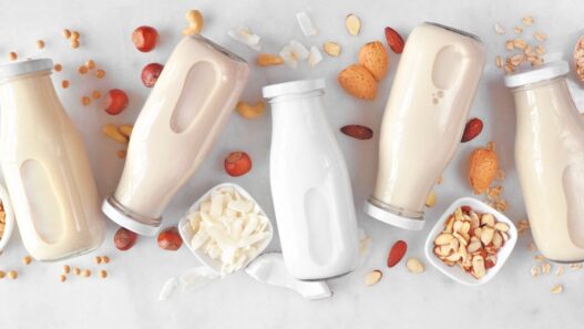 Unsweetened Almond Milk: The Perfect Beverage for Keto and Low-Carb Diets