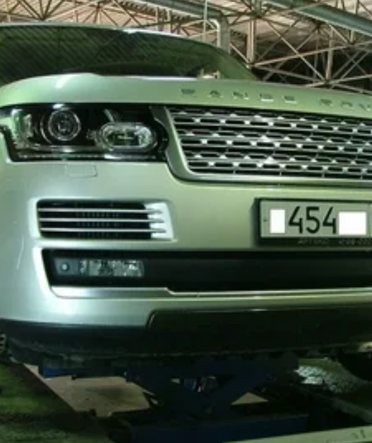 Why Is Regular Maintenance at a Range Rover Garage Important