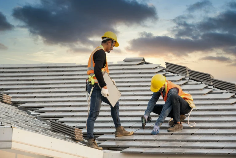Roof_Construction_Workers
