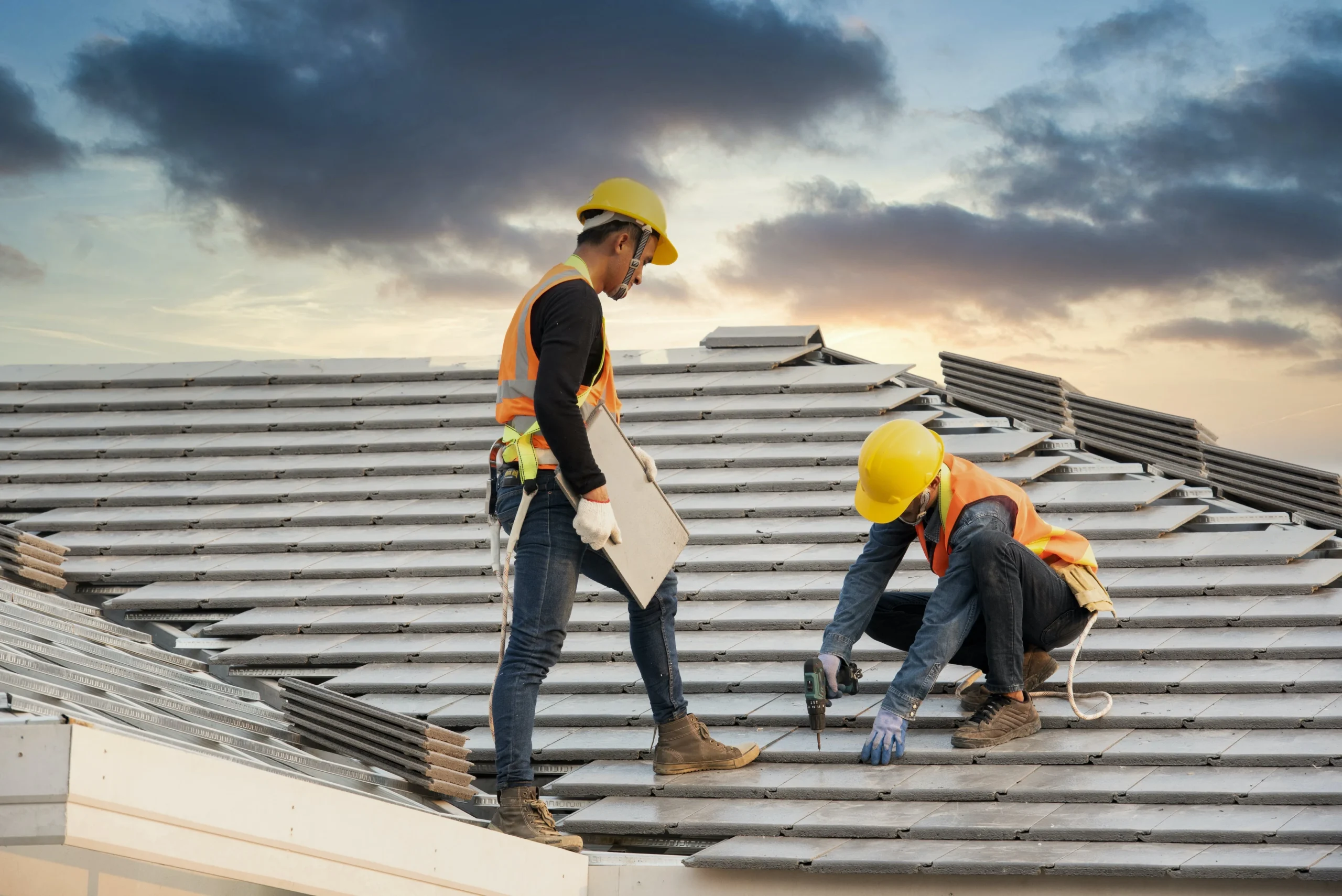 Roof_Construction_Workers