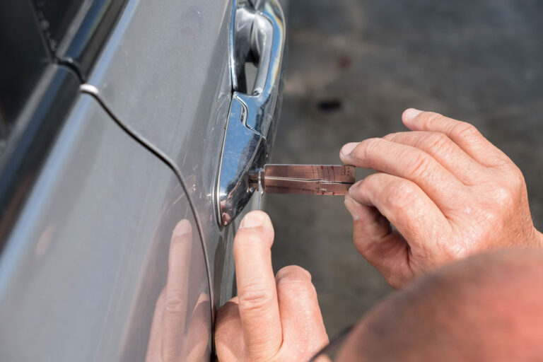 Auto Locksmith Car